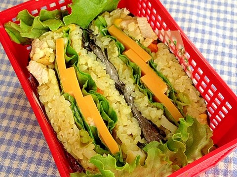 簡単リメイク☆カレーピラフとチーズのおにぎらず♪